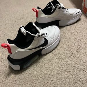 Nike airmaxes